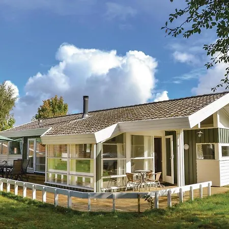 Сasa de vacaciones Cozy Home In Dronningmolle With Sauna *